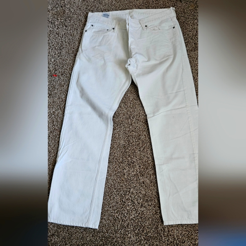 White men's Levis
